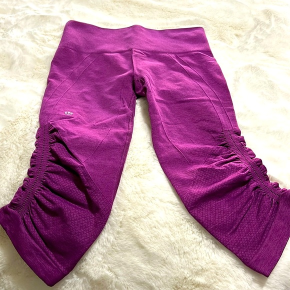 Lululemon In the Flow Ruched Cropped Legging - Picture 1 of 6